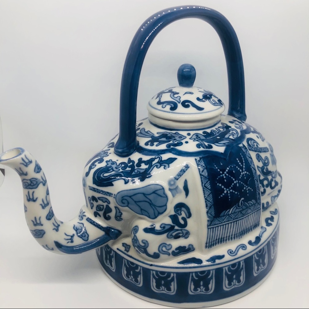 Bombay porcelain elephant teapot blue
